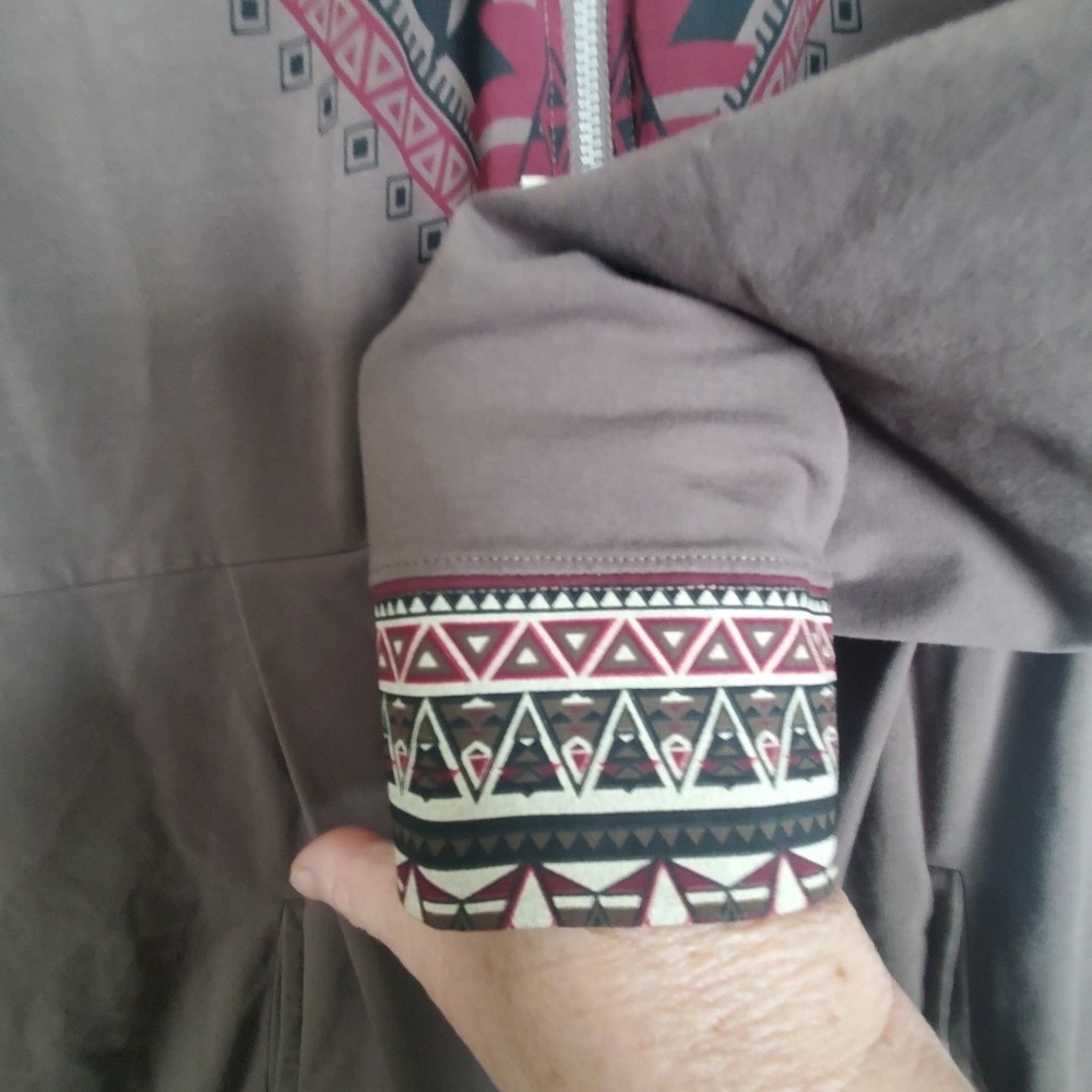 MONROE AND MAIN AZTEC SOUTHWEST XL HOODED JACKET. - Picture 4 of 10